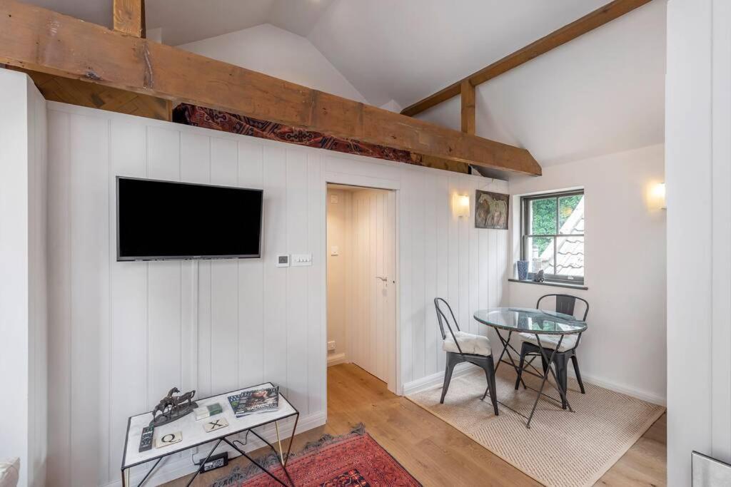 Coachman Cottage, Mews Living In Central *