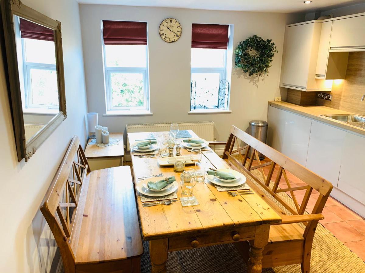 Spacious 2 Bed With Off Street Parking Apartment Bath