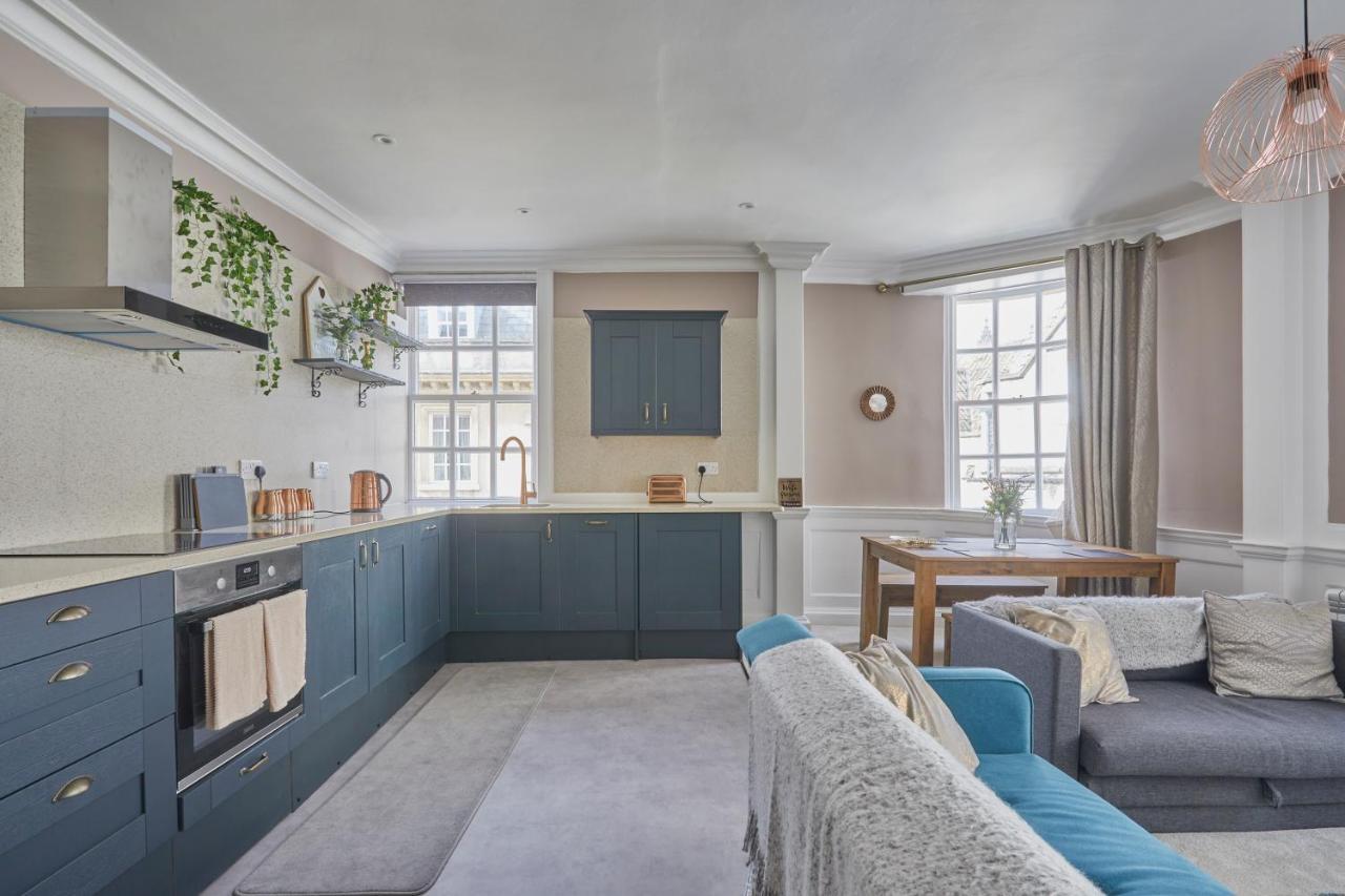 Opposite To Sally Lunn's Spacious Luxury Maisonette!
