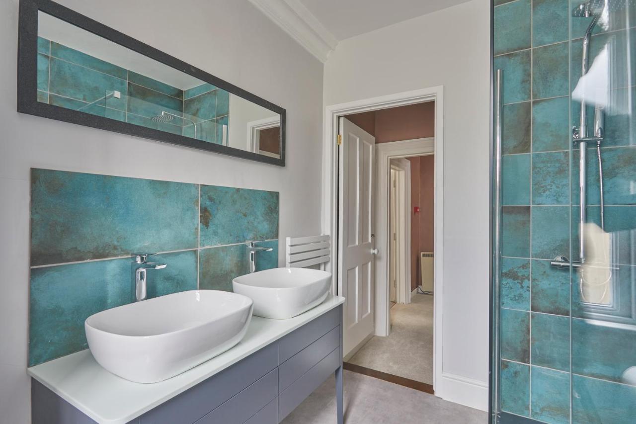 Opposite To Sally Lunn's Spacious Luxury Maisonette! *