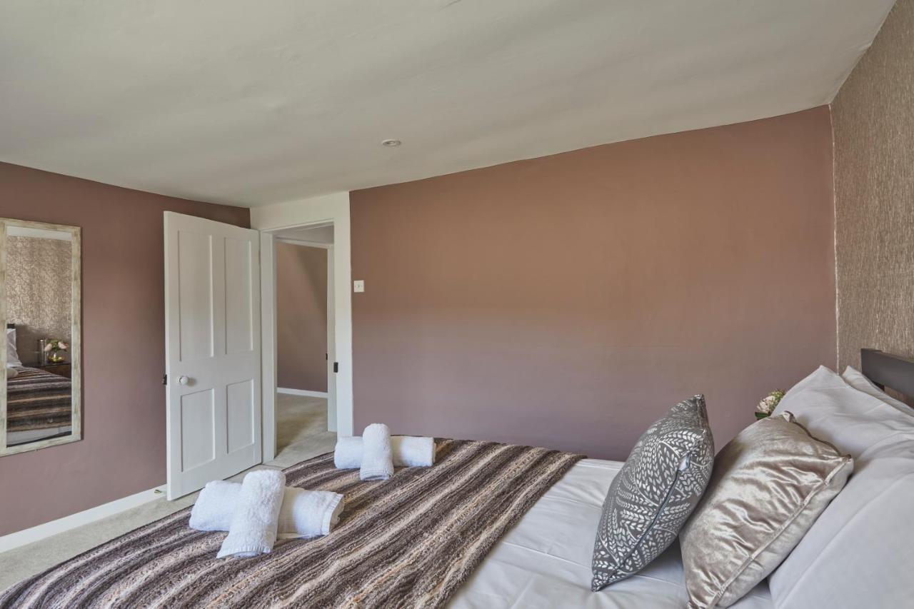 Opposite To Sally Lunn's Spacious Luxury Maisonette! *