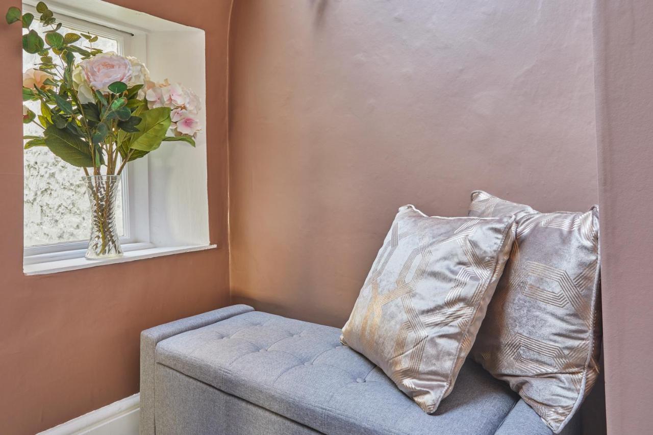 Opposite To Sally Lunn's Spacious Luxury Maisonette! *
