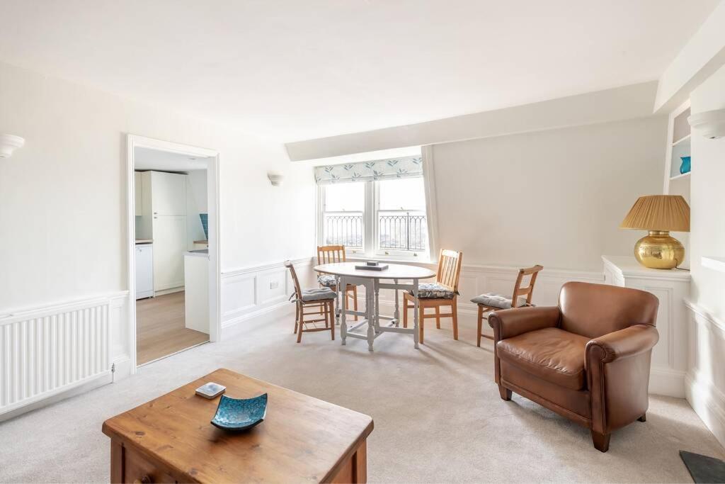 Rooftop Retreat - 2 Double Beds W/ Stunning Views Bath