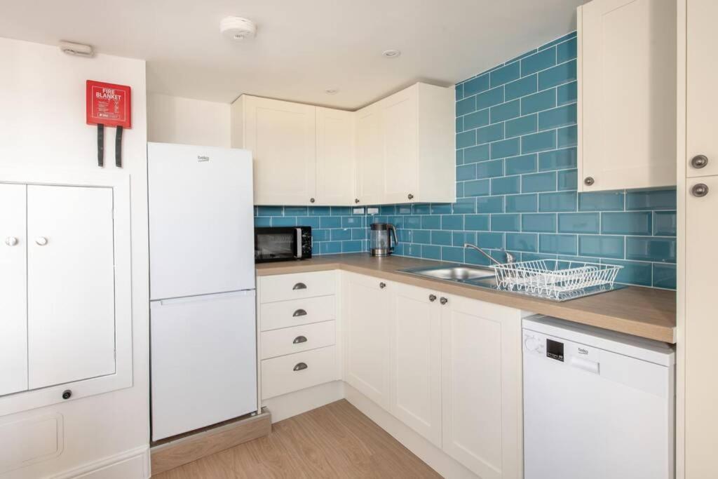 Apartment Rooftop Retreat - 2 Double Beds W/ Stunning Views
