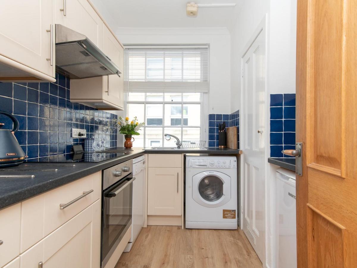 Pass The Keys Stylish 2 Bed With Parking Holiday home