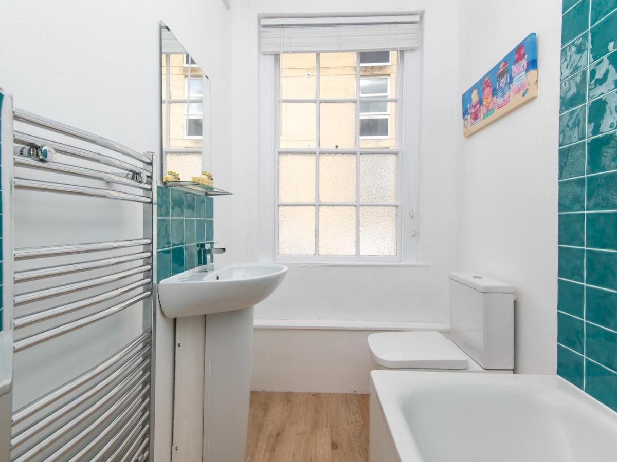 Pass The Keys Stylish 2 Bed With Parking Holiday home *