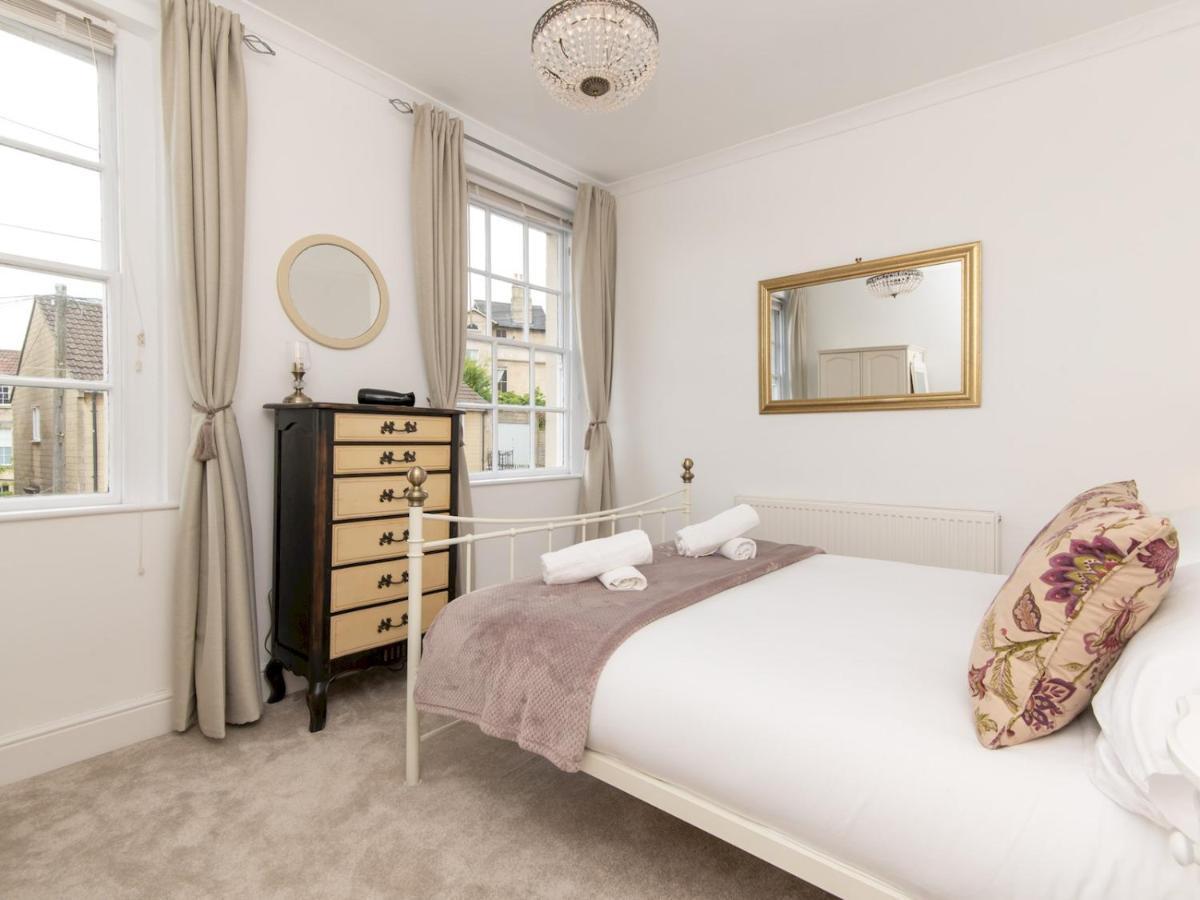 Pass The Keys Stylish 2 Bed With Parking