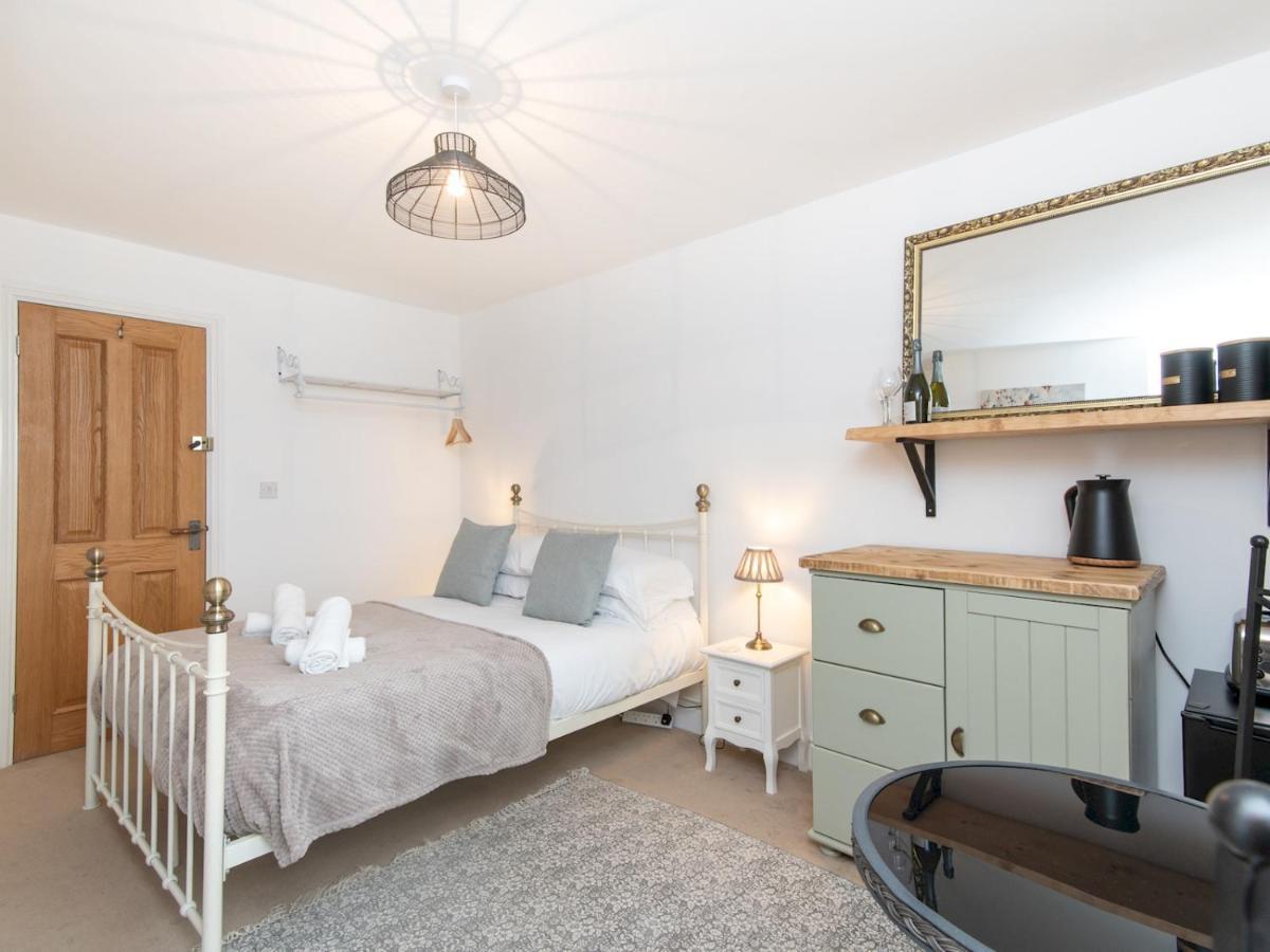 Holiday home Pass The Keys Stylish 2 Bed With Parking Bath