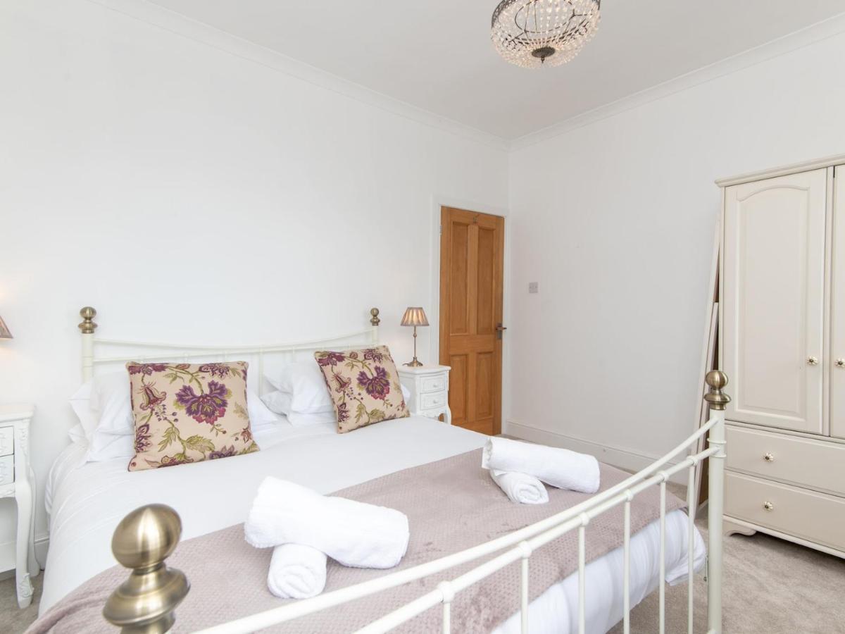 Holiday home Pass The Keys Stylish 2 Bed With Parking Bath