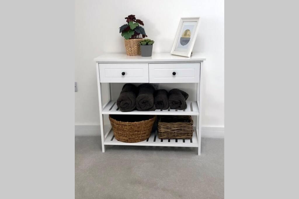 Apartment Ideally Located 2 Bedroom Luxury *