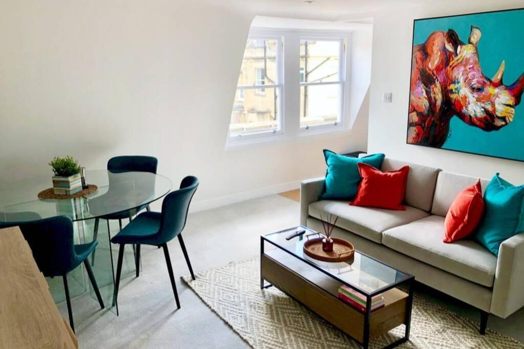 Apartment Ideally Located 2 Bedroom Luxury *