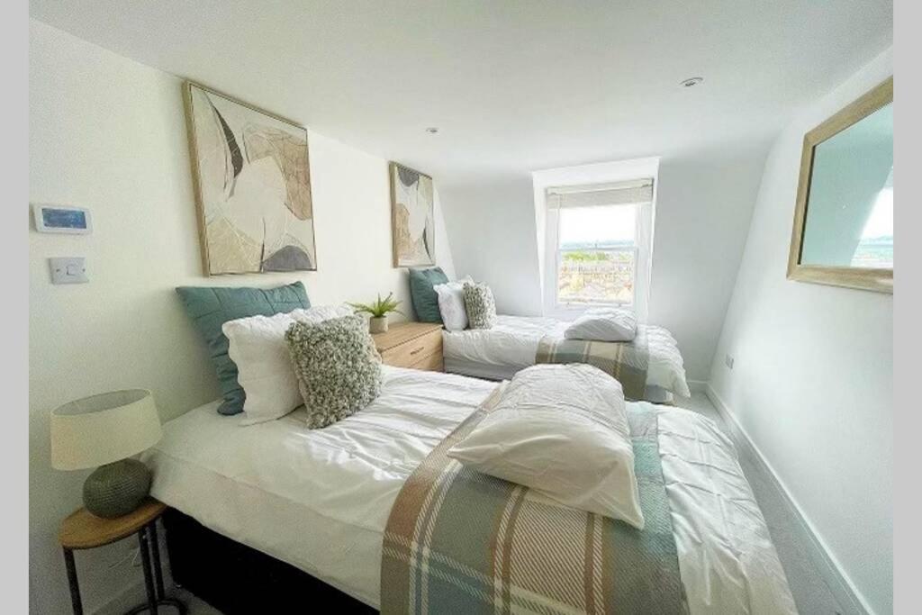 Ideally Located 2 Bedroom Luxury Apartment