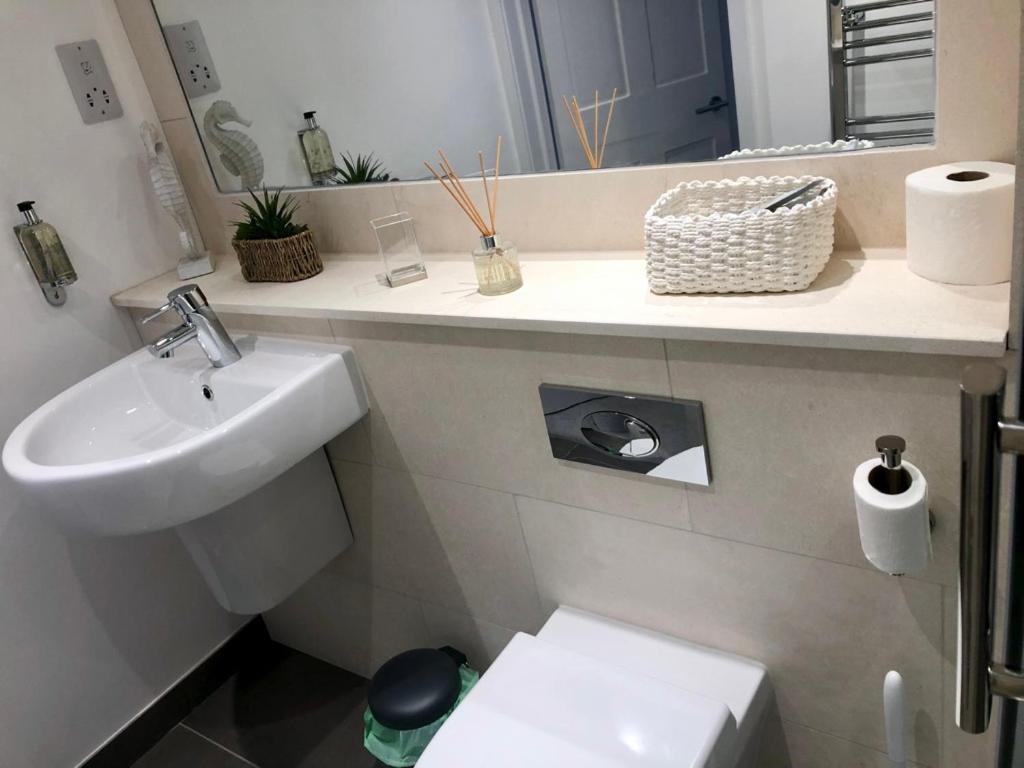 Ideally Located 2 Bedroom Luxury * Bath