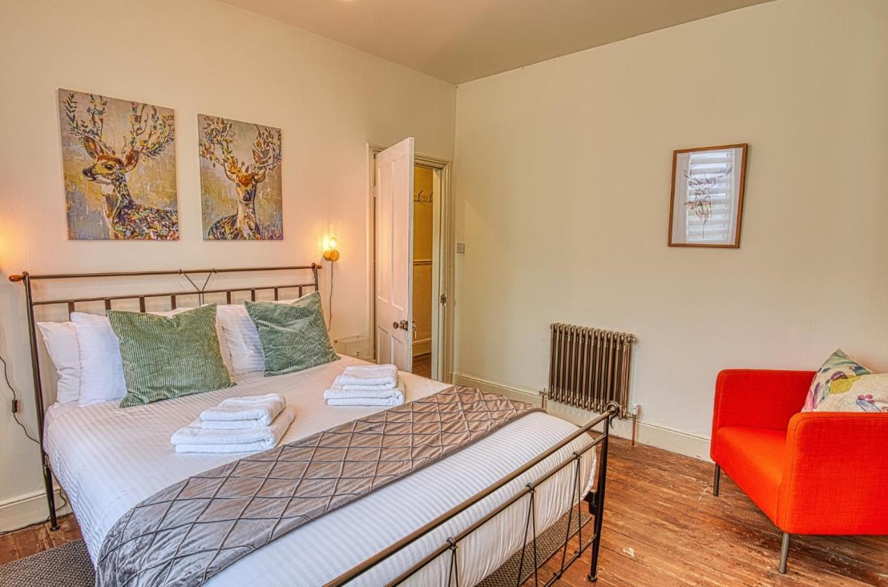 4 Bedroom House In With Garden & Free Private Parking * Bath