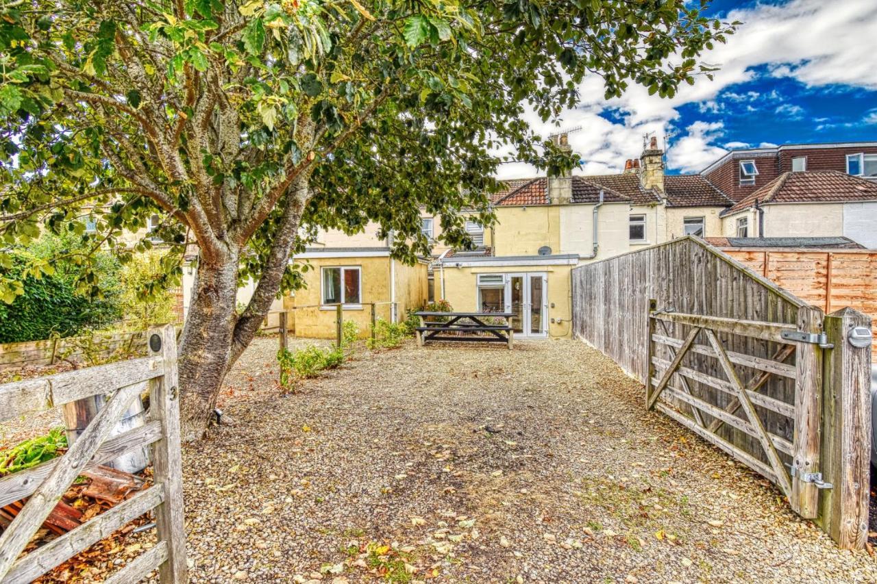 4 Bedroom House In With Garden & Free Private Parking Bath