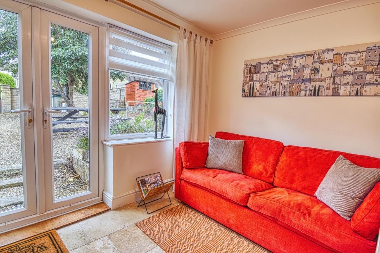 4 Bedroom House In With Garden & Free Private Parking * Bath