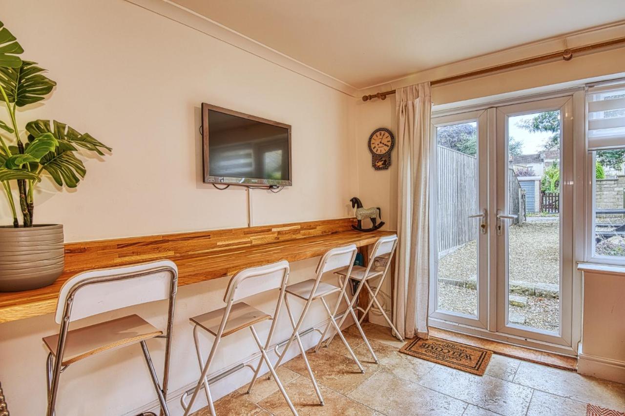 4 Bedroom House In With Garden & Free Private Parking * Bath
