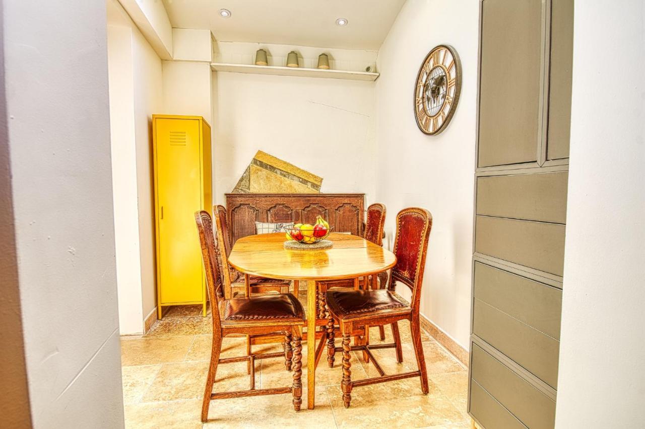 4 Bedroom House In With Garden & Free Private Parking * Bath
