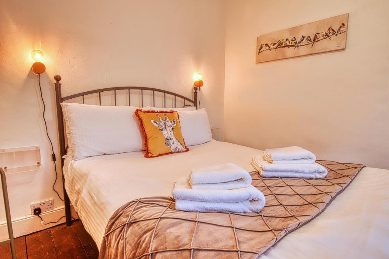 4 Bedroom House In With Garden & Free Private Parking Bath