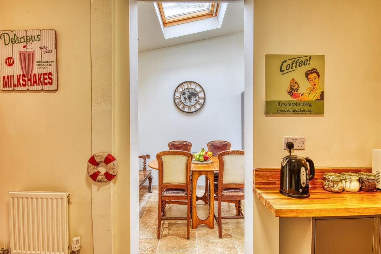4 Bedroom House In With Garden & Free Private Parking Bath