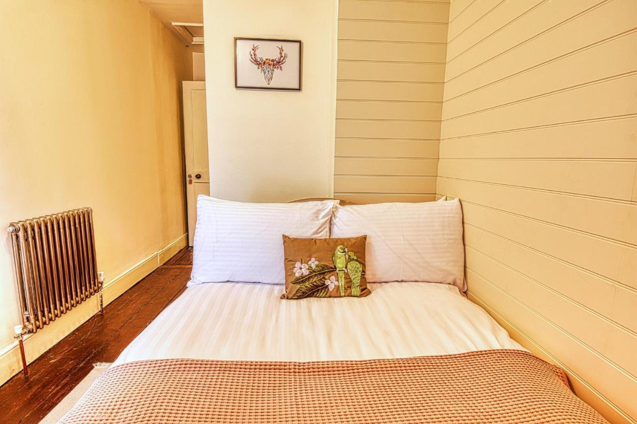 4 Bedroom House In With Garden & Free Private Parking Bath
