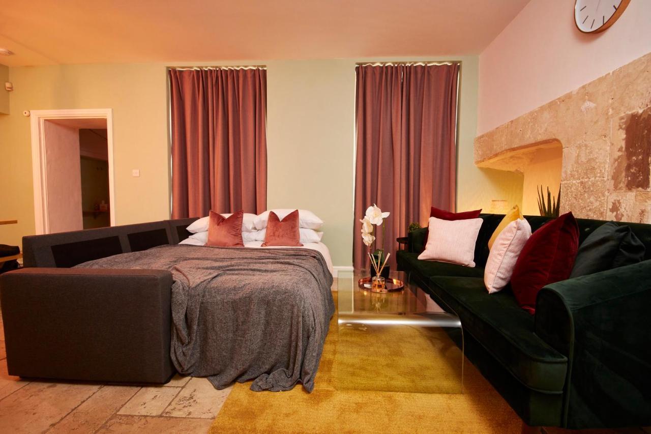 Wonderful In With Garden - Sleeps 8 *