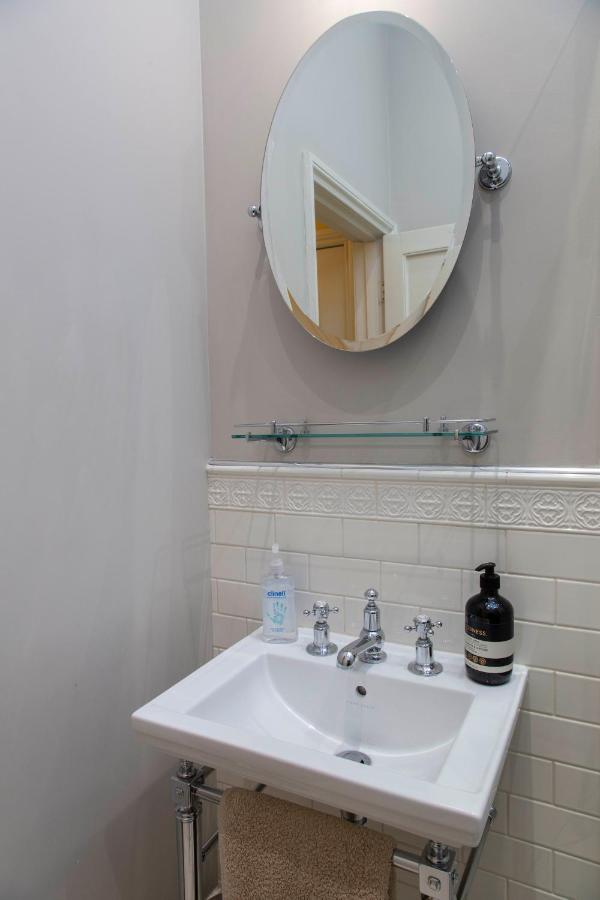 Luxury Ensuite Next To Royal Crescent With Own Private Entrance *
