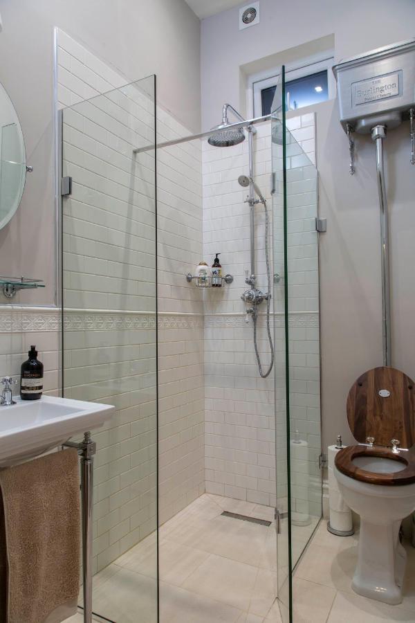 Guest house Luxury Ensuite Next To Royal Crescent With Own Private Entrance Bath