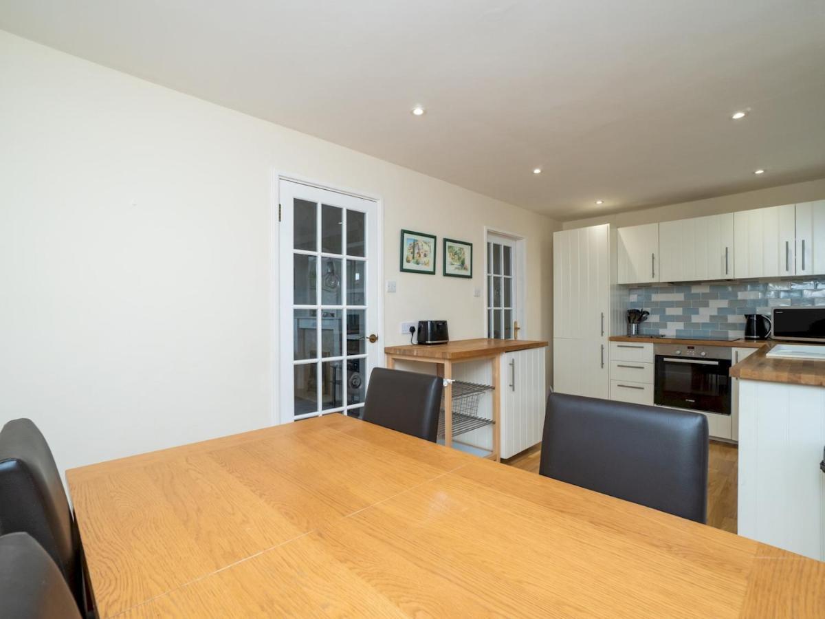 Pass The Keys Modern 2 Bedroom House With On Street Parking
