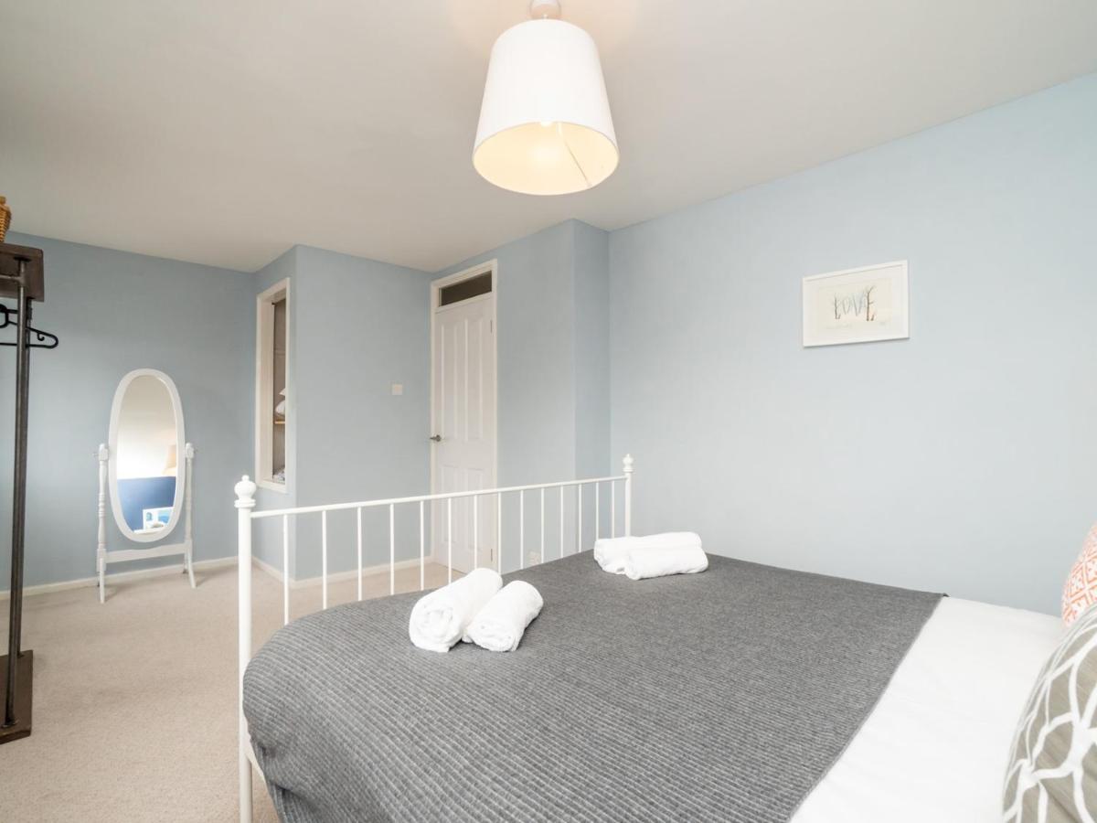 Holiday home Pass The Keys Modern 2 Bedroom House With On Street Parking Bath