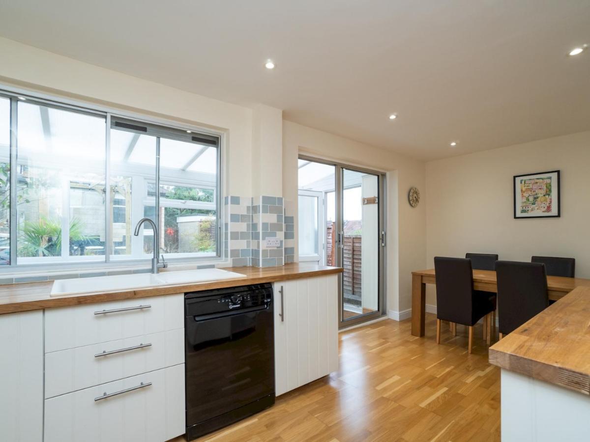 Pass The Keys Modern 2 Bedroom House With On Street Parking Holiday home Bath