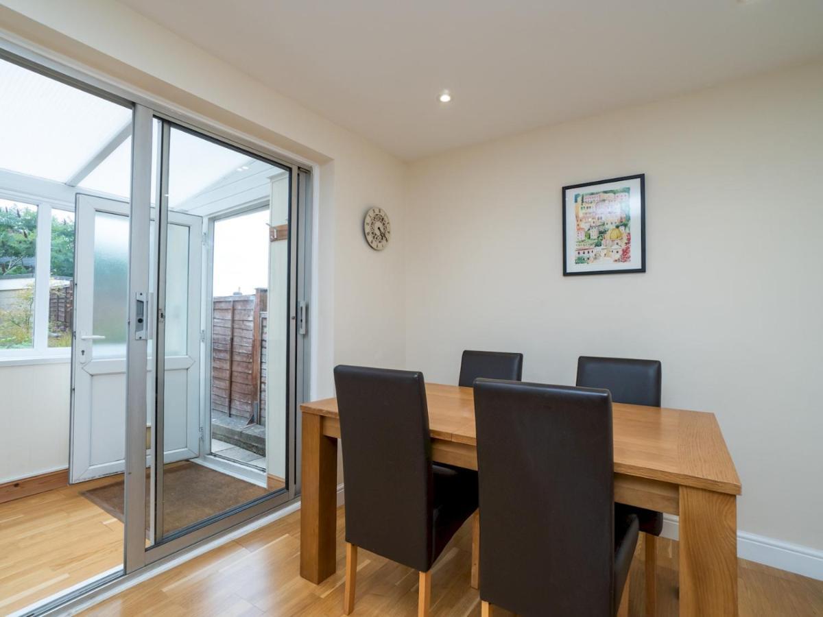 Pass The Keys Modern 2 Bedroom House With On Street Parking Bath