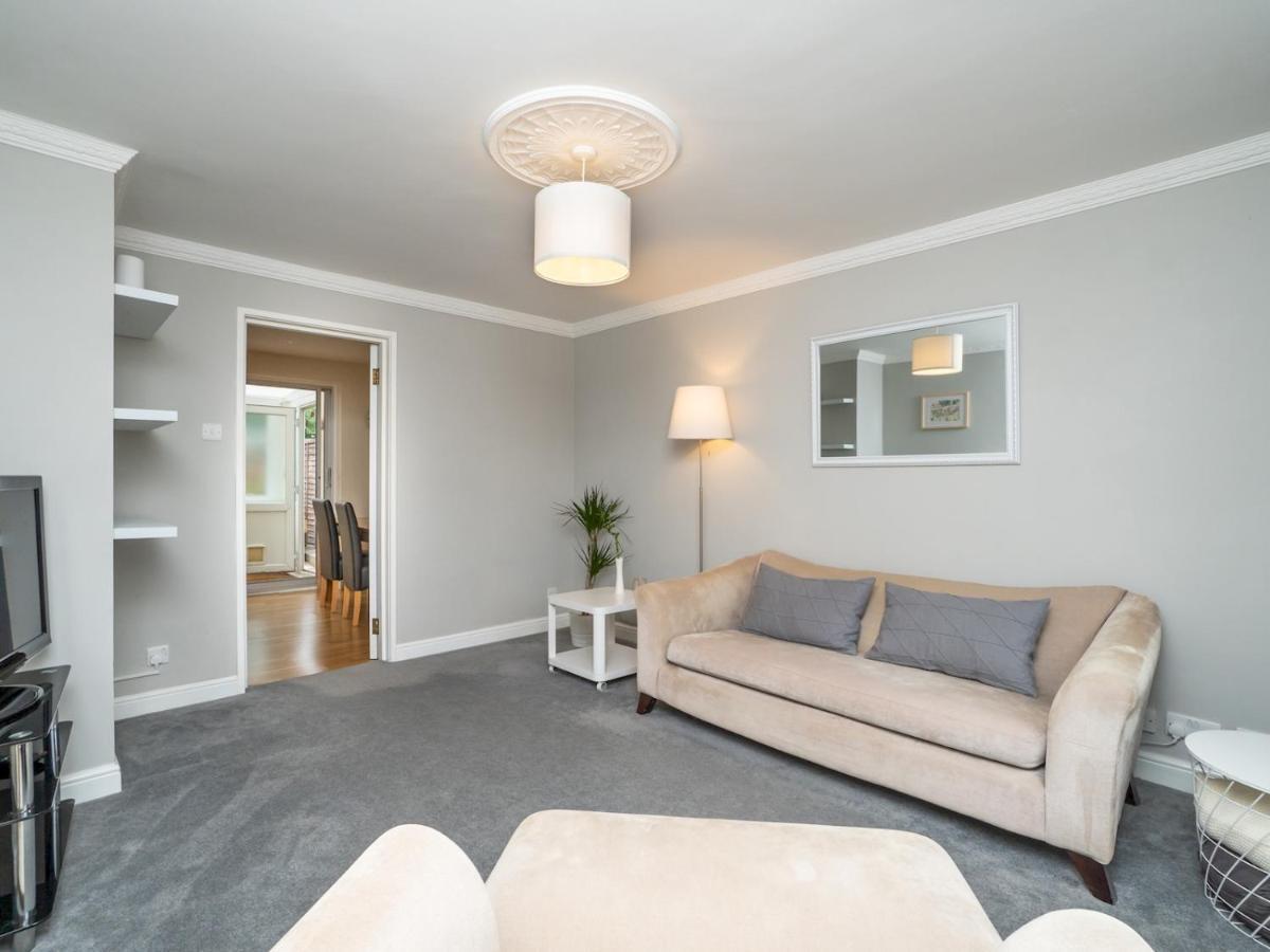 Pass The Keys Modern 2 Bedroom House With On Street Parking Bath