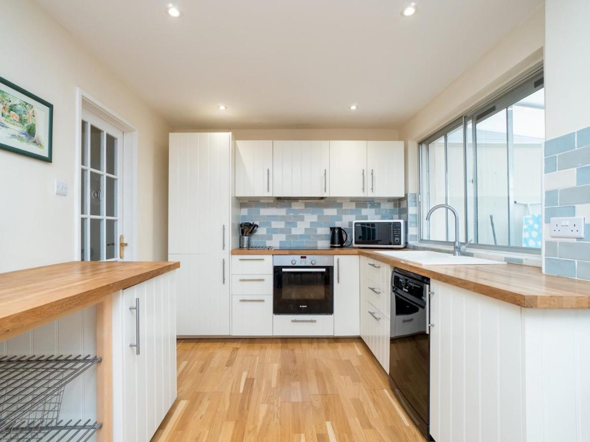 Pass The Keys Modern 2 Bedroom House With On Street Parking * Bath
