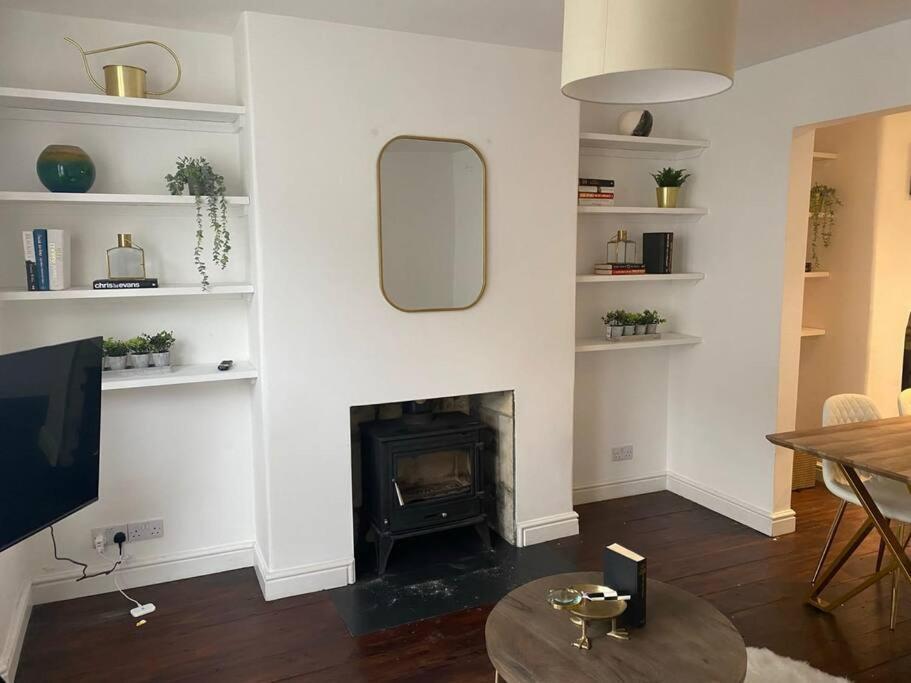 Apartment 12 Lorne Road By Mia Living Stylish & Modern 2 Bedroom Bath