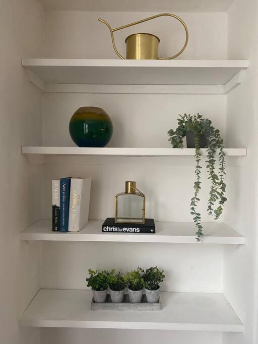 Apartment 12 Lorne Road By Mia Living Stylish & Modern 2 Bedroom *