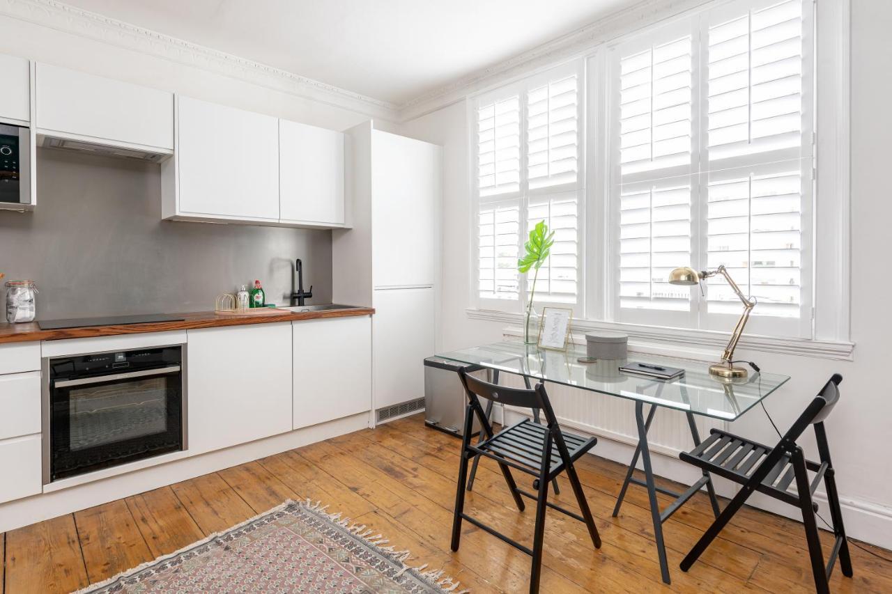 Stylish Georgian Near The Centre Of Apartment Bath