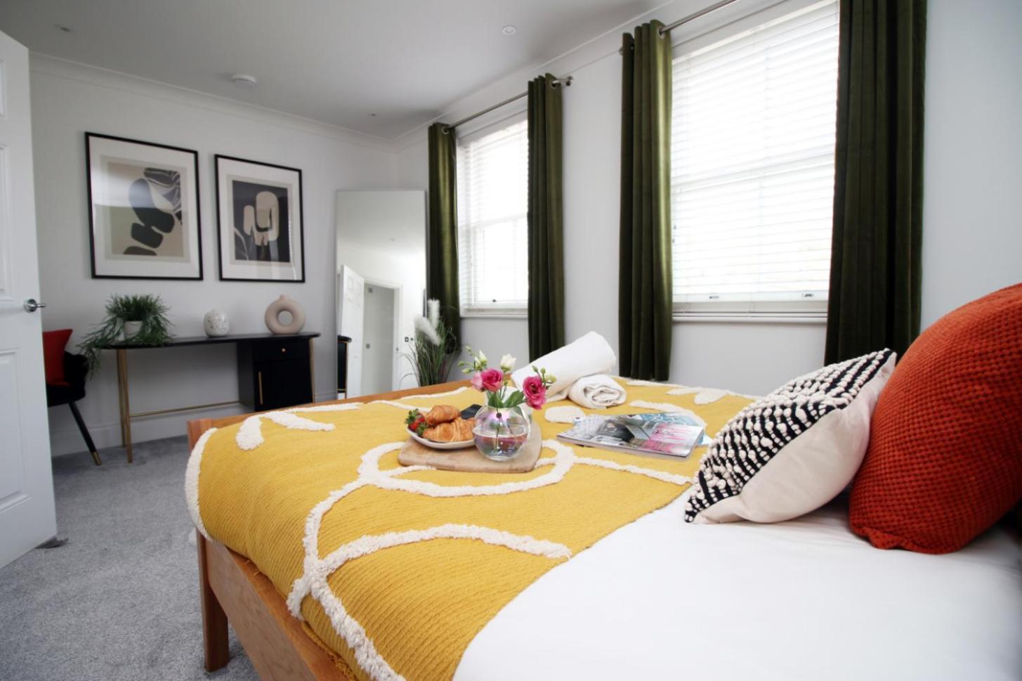 Townhouse Retreat: Luxury With Garden
