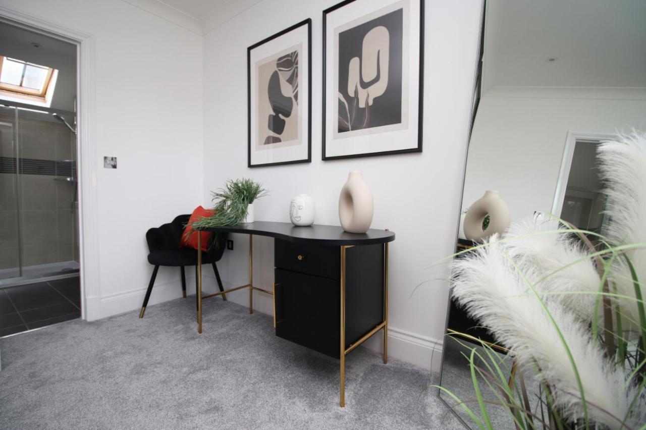 Townhouse Retreat: Luxury With Garden