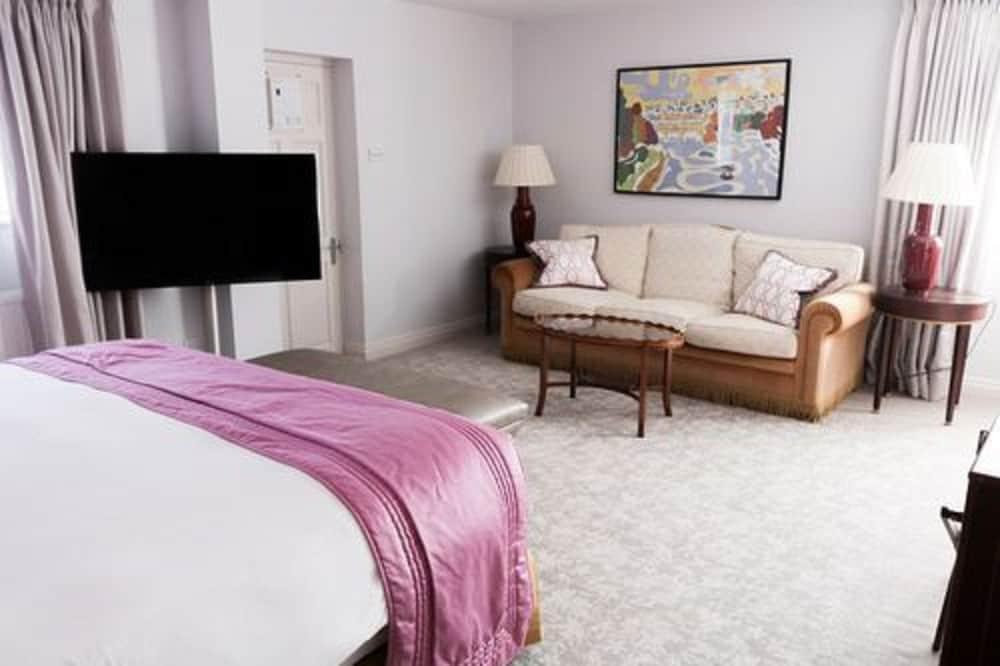 The Bird, Hotel 4*