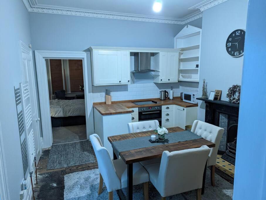 Apartment Gorgeous Cosy Flat With Free Parking And Garden Bath
