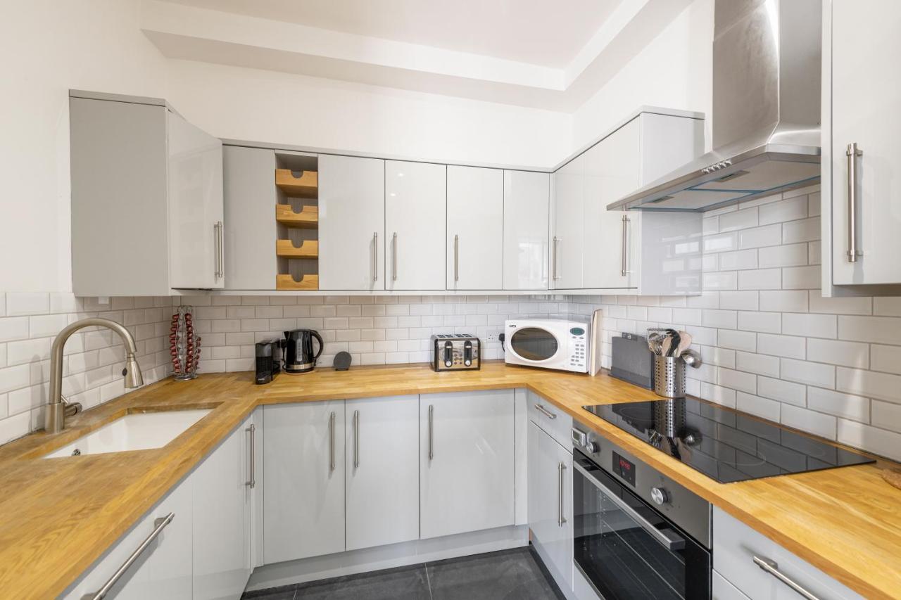 Georgian 2 Bed With 3 Bathrooms And Parking Apartment