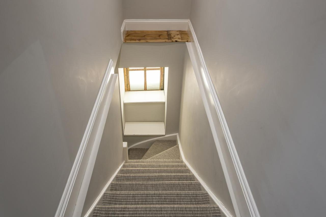 Georgian 2 Bed With 3 Bathrooms And Parking Bath