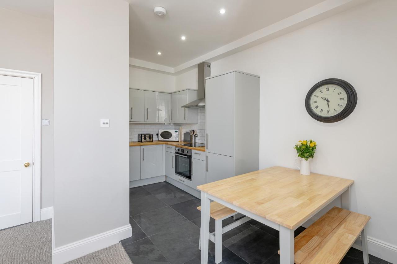 Georgian 2 Bed With 3 Bathrooms And Parking Apartment Bath