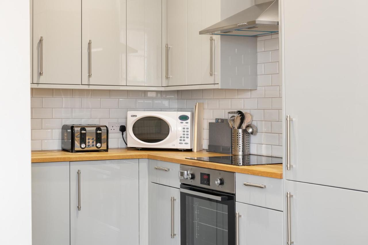 Georgian 2 Bed With 3 Bathrooms And Parking *