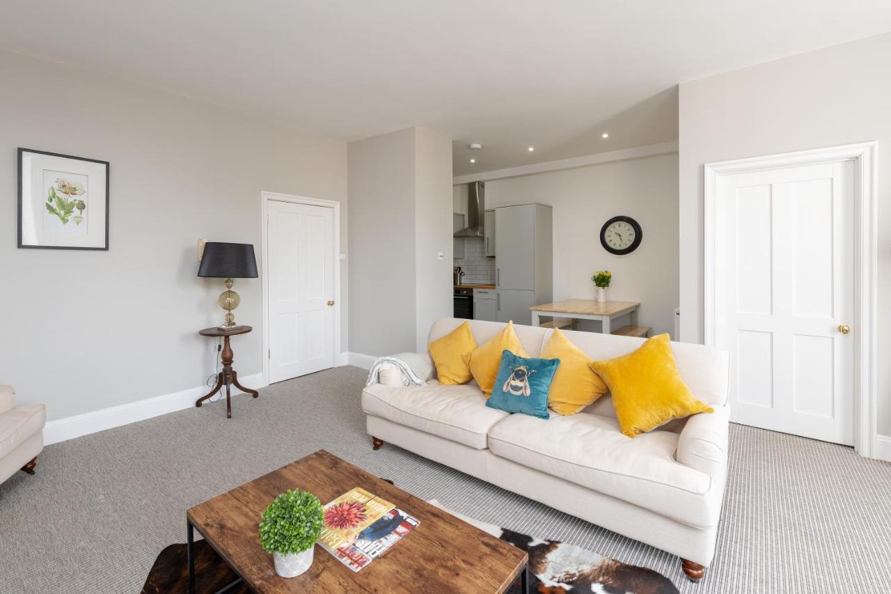 Georgian 2 Bed With 3 Bathrooms And Parking Apartment Bath