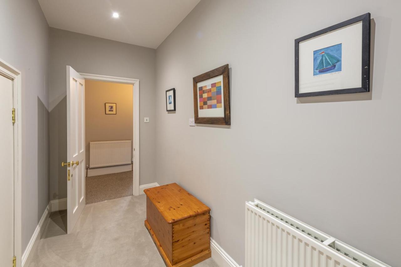 Georgian 2 Bed With 3 Bathrooms And Parking Bath