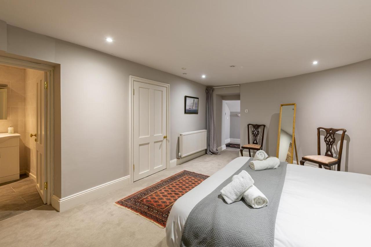Georgian 2 Bed With 3 Bathrooms And Parking * Bath