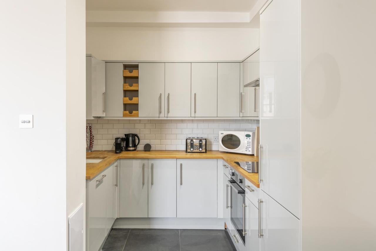 Georgian 2 Bed With 3 Bathrooms And Parking Bath