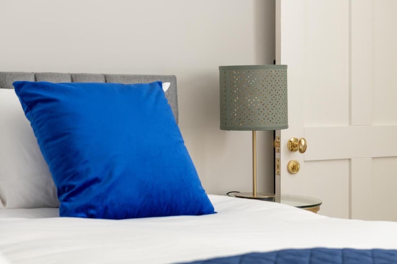 Georgian 2 Bed With 3 Bathrooms And Parking Bath